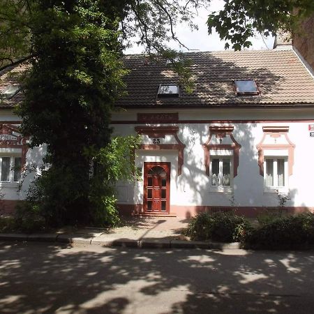 Pension U Akatu Praag Buitenkant foto