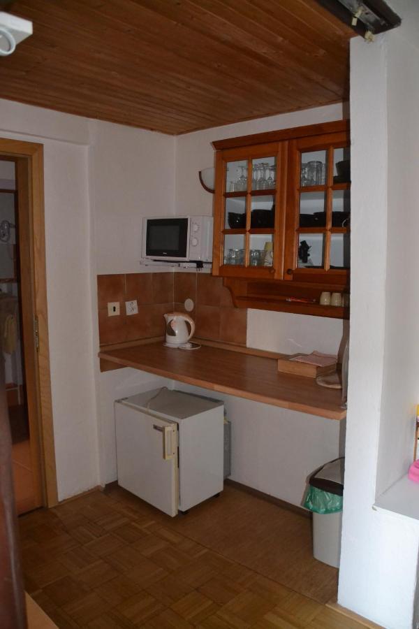 Pension U Akatu Praag Buitenkant foto