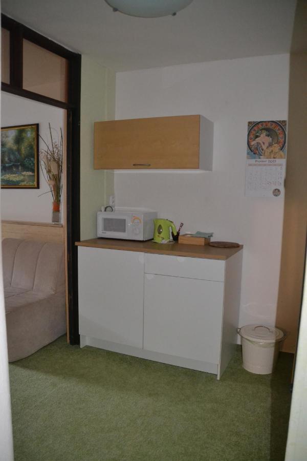 Pension U Akatu Praag Buitenkant foto