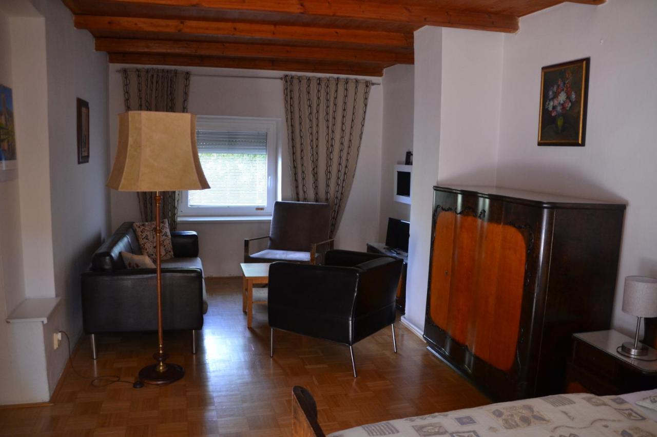 Pension U Akatu Praag Buitenkant foto