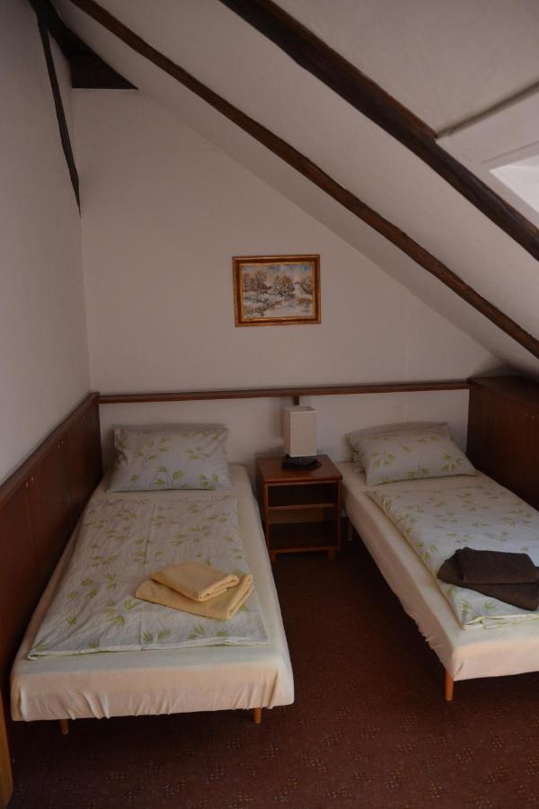 Pension U Akatu Praag Buitenkant foto