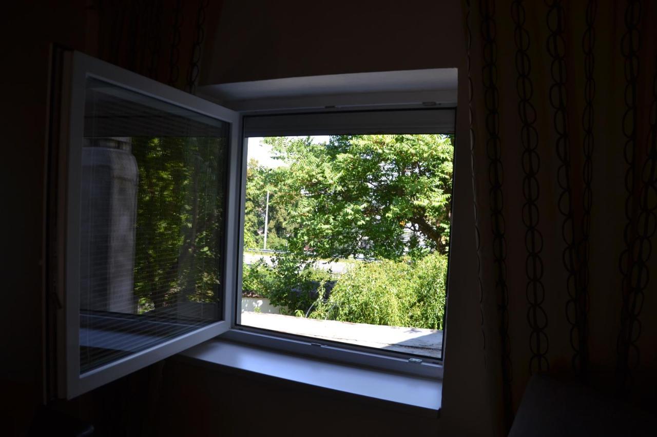 Pension U Akatu Praag Buitenkant foto
